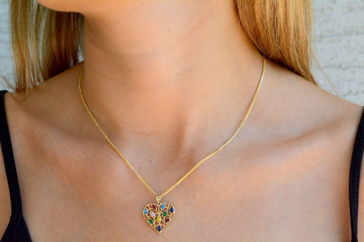 Złota zawieszka 375 serduszko z kolorowymi cyrkoniami ZA 6189A 375.jpg